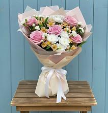 Букет цветов из:  Гвоздики, Орхидеи и Розы #REPLACE_PRED# Аржановской