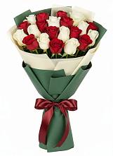 Букет Микс из красных и белых роз в Аржановской