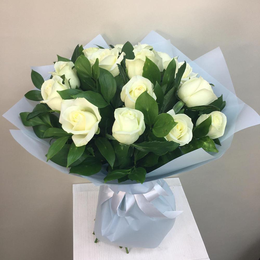 Букет 15 Белых роз Проуд в Аржановской