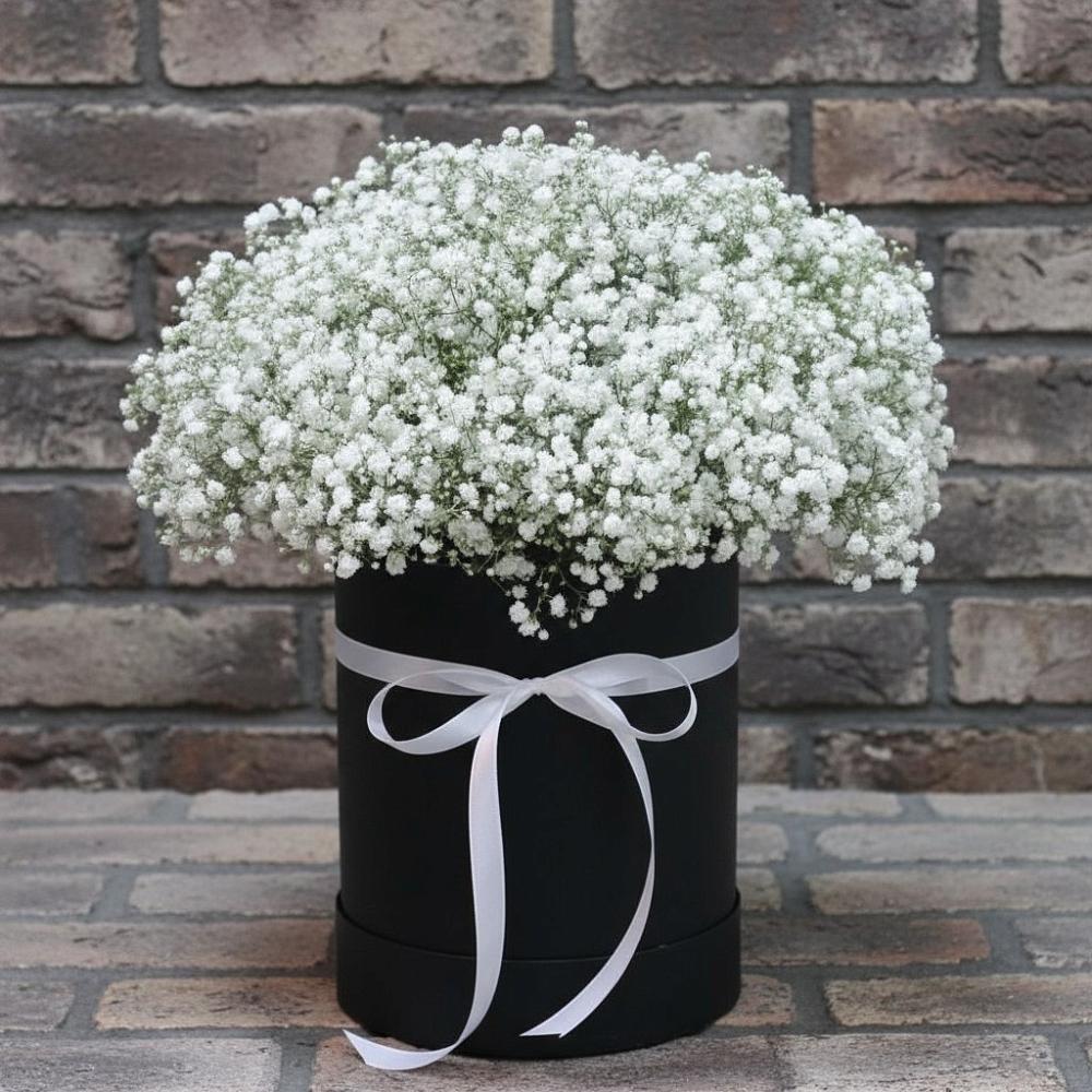 Цветочная композиция из Гипсофила в шляпной коробке в Аржановской