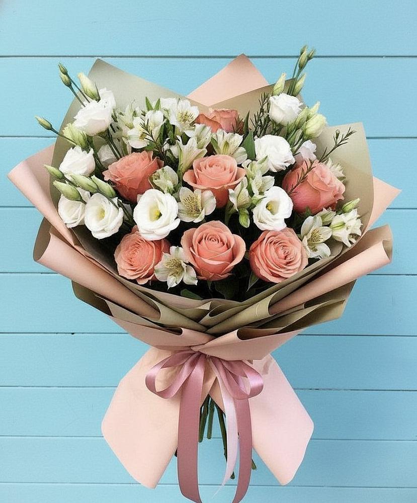 Букет цветов из: Розы, Альстромерии и Лизиантусы в Аржановской
