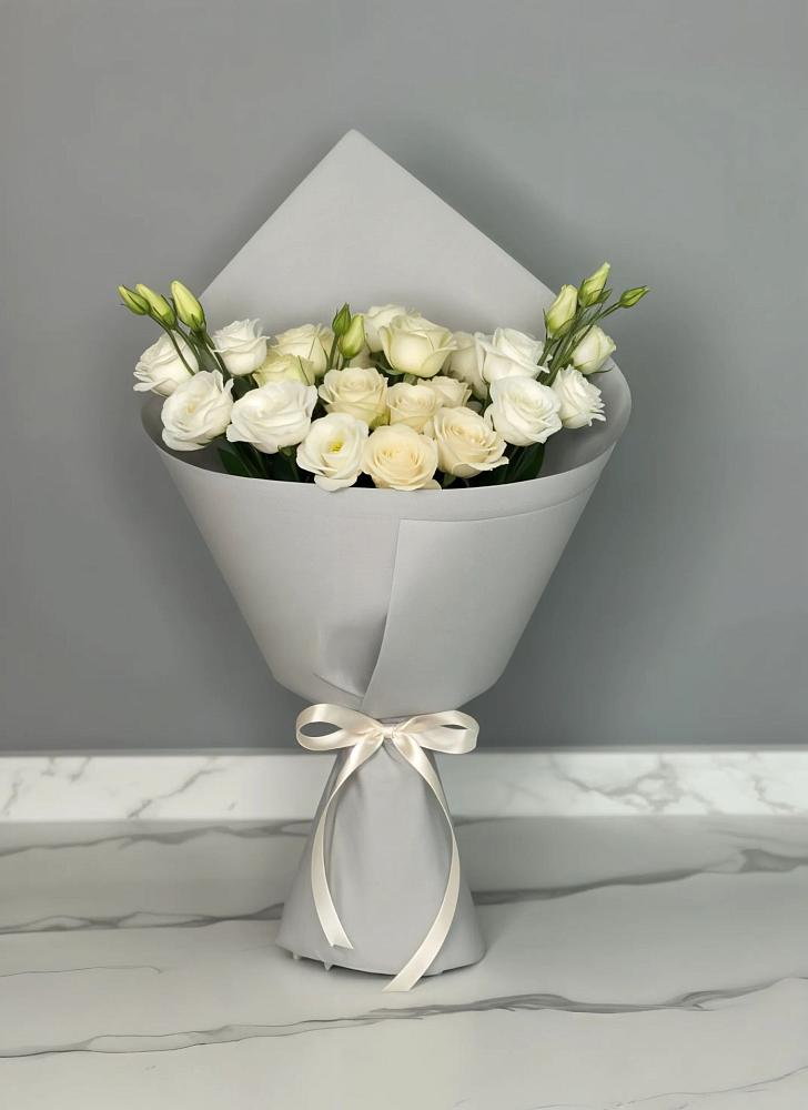 Букет цветов из: Розы и Лизиантусы в Аржановской