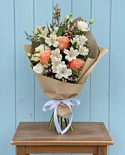 Букет цветов из:  Альстромерии, Лизиантусы, Розы и Хризантемы в Аржановской
