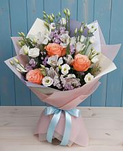 Букет цветов из:  Лизиантусы, Розы, Альстромерии и Гипсофила в Аржановской