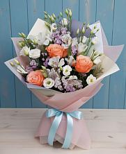 Букет цветов из:  Лизиантусы, Розы, Альстромерии и Гипсофила в Аржановской