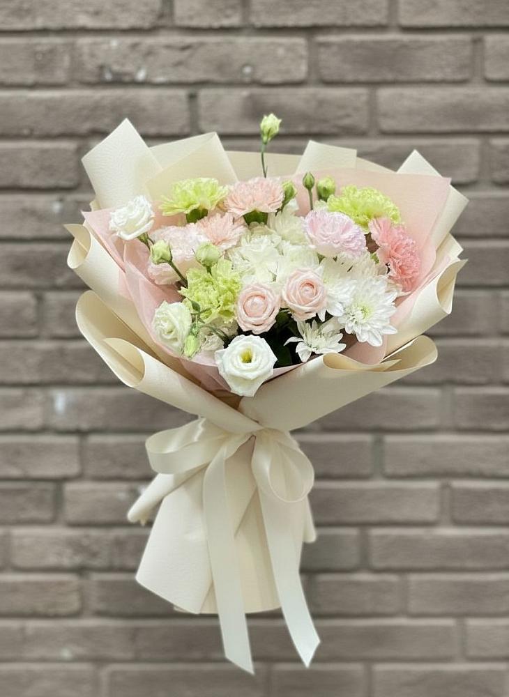 Букет цветов из: Гвоздики, Розы, Лизиантусы и Хризантемы в Аржановской