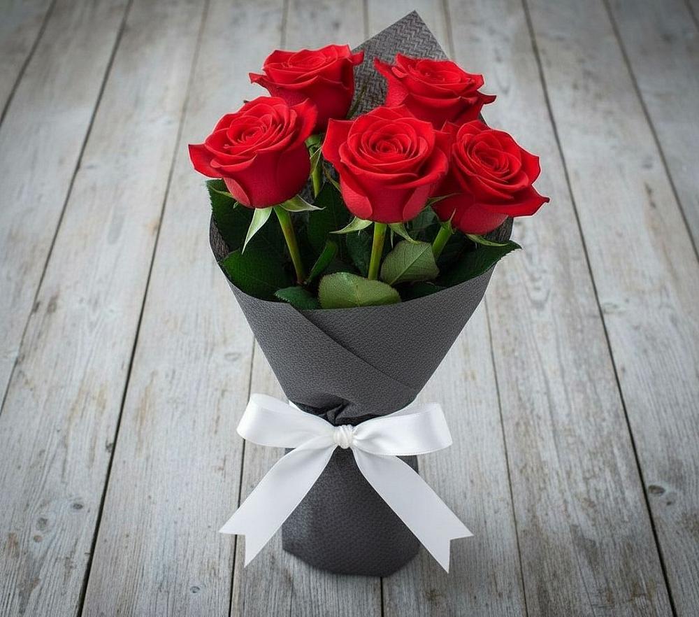 Букет 5 Красных роз Эдлесс Лав в Аржановской