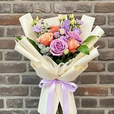 Букет цветов из:  Лизиантусы и Розы в Аржановской