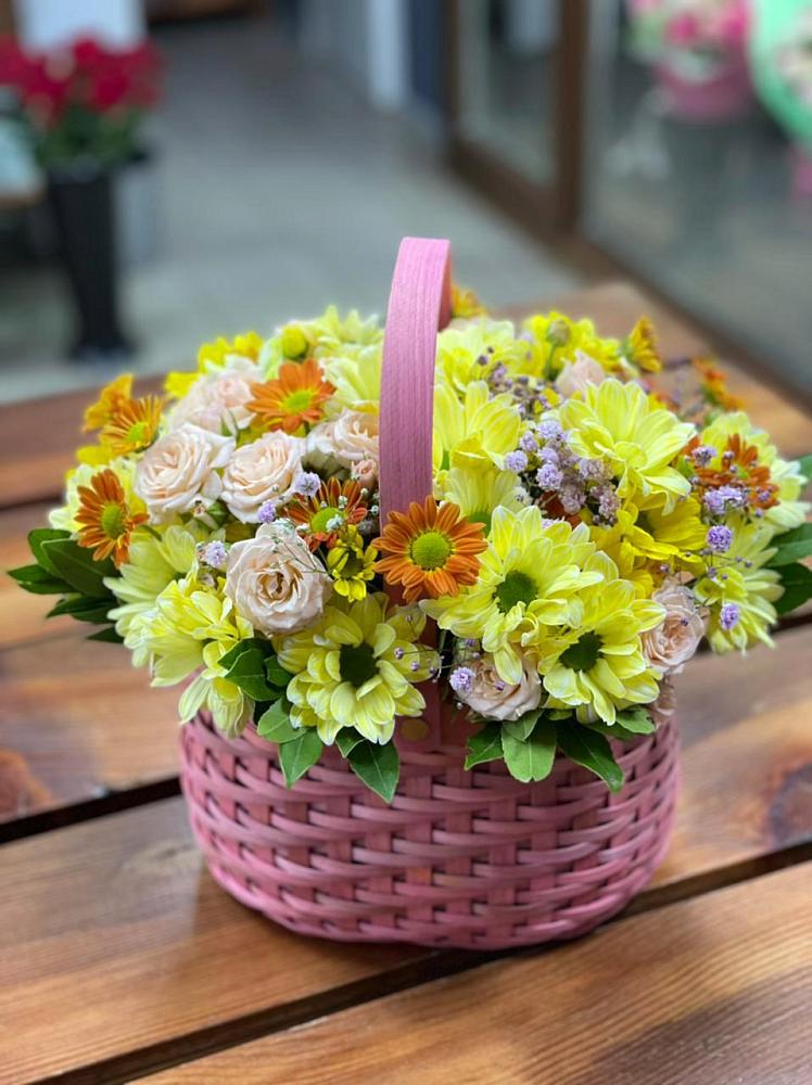 Цветочная композиция из Хризантемы и Розы в корзине в Аржановской