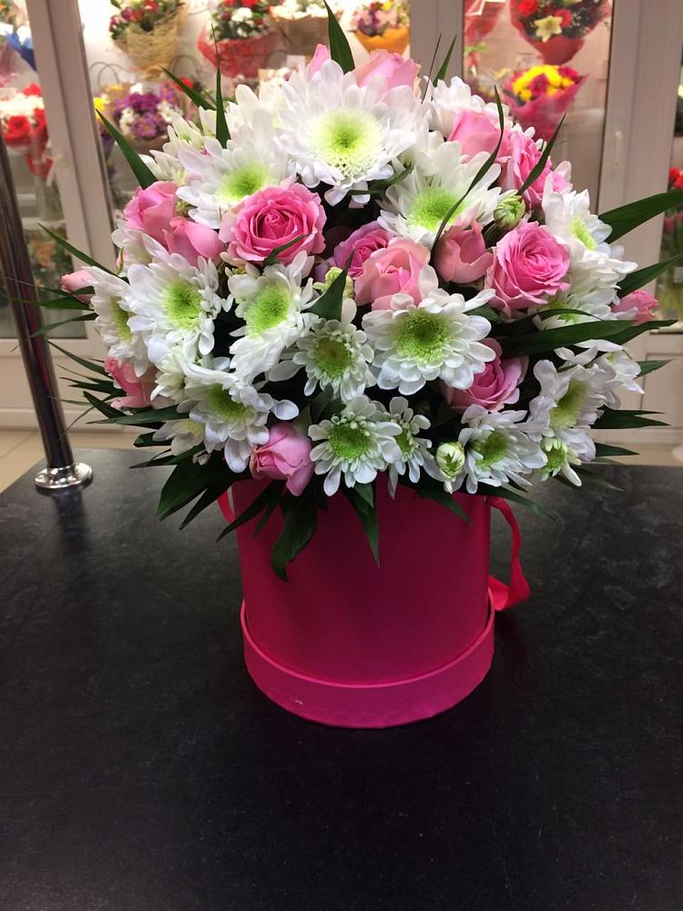 Цветочная композиция из Розы и Хризантемы в шляпной коробке в Аржановской