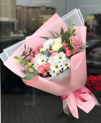 Букет цветов из: Розы, Лизиантусы и Хризантемы в Аржановской